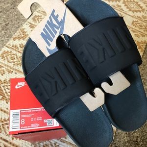 NWT Women’s Nike Offcourt Slide